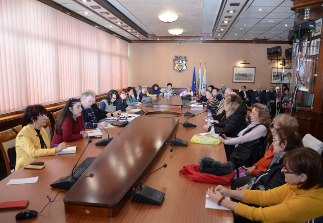 Заместник-кметът Снежана Апостолова: Община Варна ще възложи текущи ремонти на 15 пенсионерски клуба