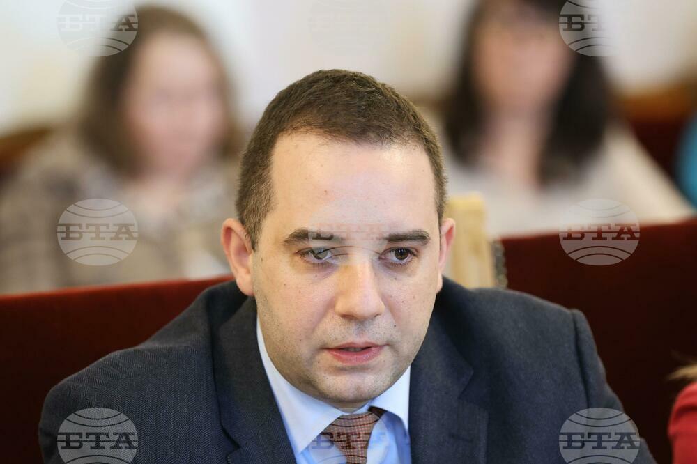 Experts Discuss Measures against Medication Shortages at Pharmaceutical Forum