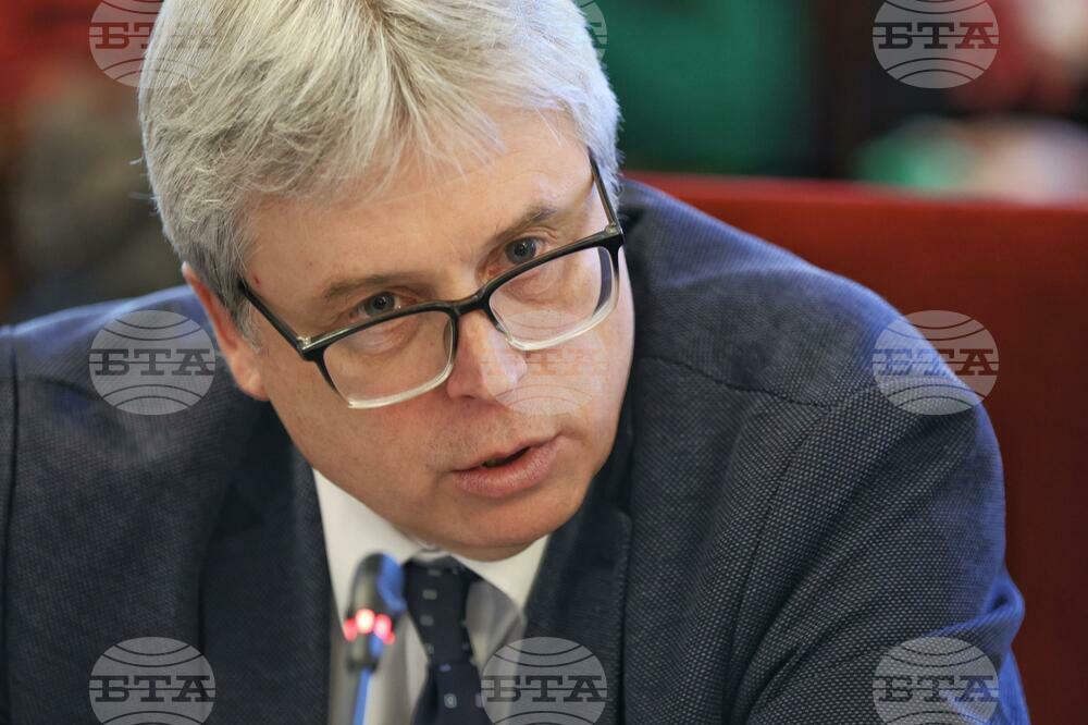 Dismissal of Health Insurance Fund's Governor Declared Unconstitutional