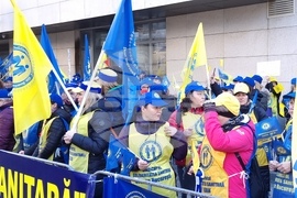 Румъния - протест - лекари - медицински сестри