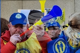 Румъния - протест - лекари - медицински сестри