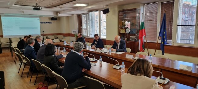 Обществено обсъждане на промените в наредбата за регулиране на цените на електрическата енергия се проведе в КЕВР