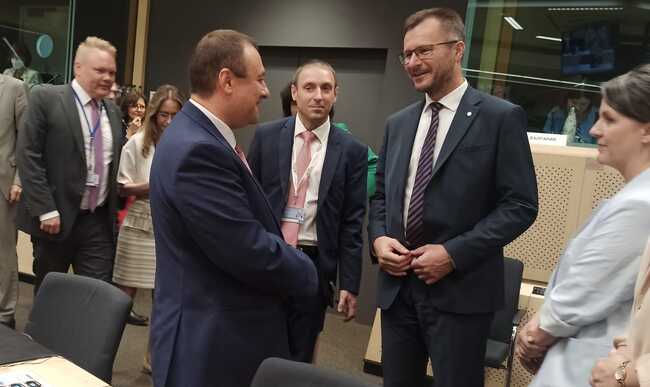 Министър Иванов: Настояваме за внимателен подход по отношение на транзитното преминаване на продукция от Украйна