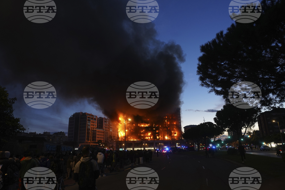 Четирима души загинаха при пожар в жилищна сграда във Валенсия