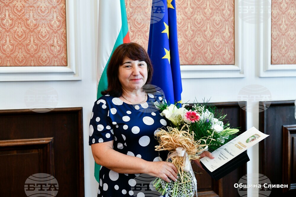 Кметът на Сливен връчи наградата „Аргира Жечкова“ на тазгодишния носител Наташа Иванова