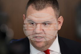 Парламент - кулоари - Делян Пеевски - брифинг