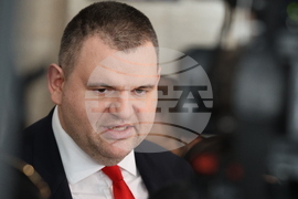 Парламент - кулоари - Делян Пеевски - брифинг