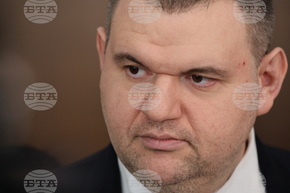 Парламент - кулоари - Делян Пеевски - брифинг