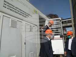 Министър-председателят Кирил Петков направи изненадваща проверка на ТЕЦ „Брикел“ в Гълъбово.