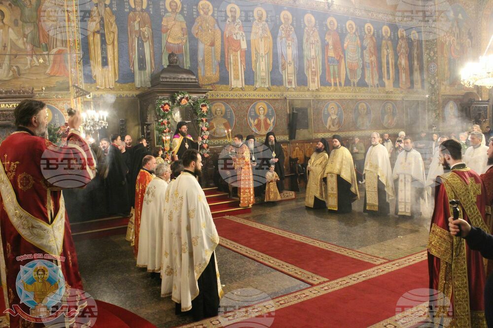 Празнична архиейреска вечерня в чест на св. Поликарп, епископ Смирненски, бе отслужена в катедралния храм "Св. великомъченица Неделя"