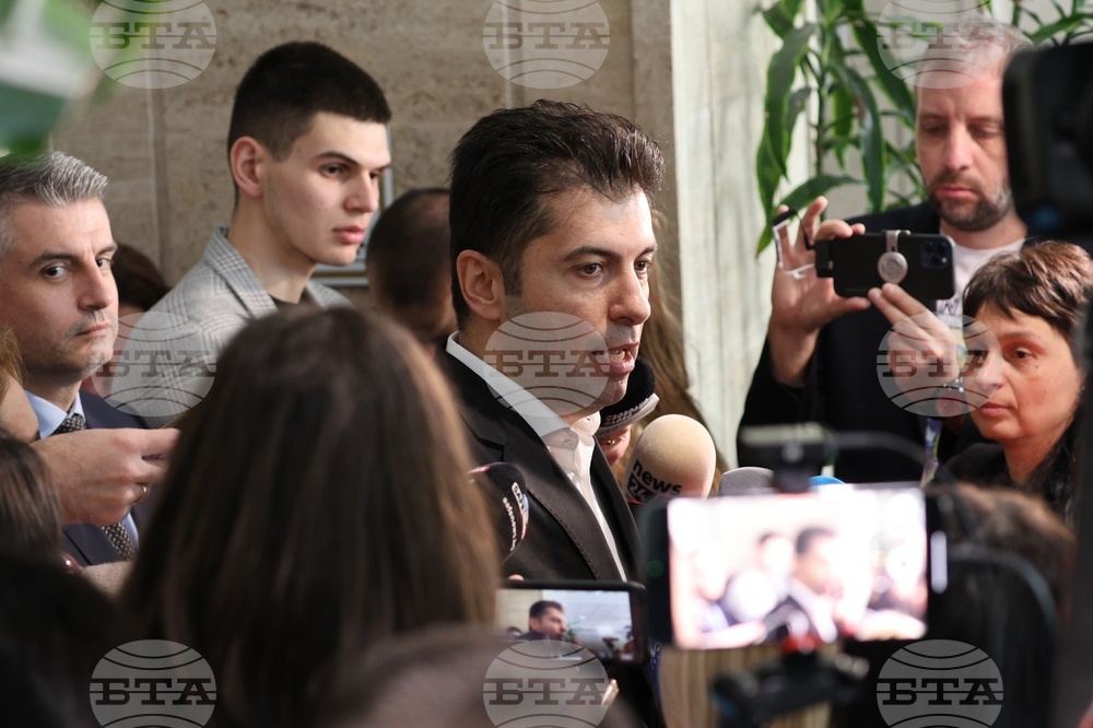 Парламент - кулоари - Кирил Петков - брифинг