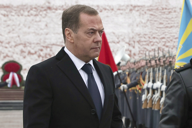 Медведев призова руснаците да се мобилизират, за да нанесат „максимална вреда“ на Запада, в отговор на санкциите