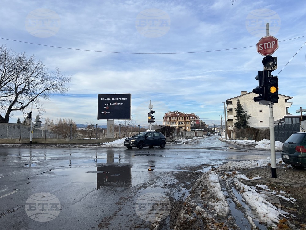 Пуснаха пробно две нови светофарни уредби в Самоков