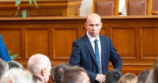 Възраждане: Министър-председателят да се заеме със случая на Милан Димитров, защото защитавайки един българин защитава България