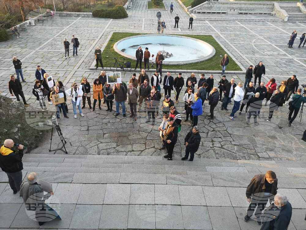 Контрапротест посрещна протест за събаряне на паметника на Альоша в Пловдив