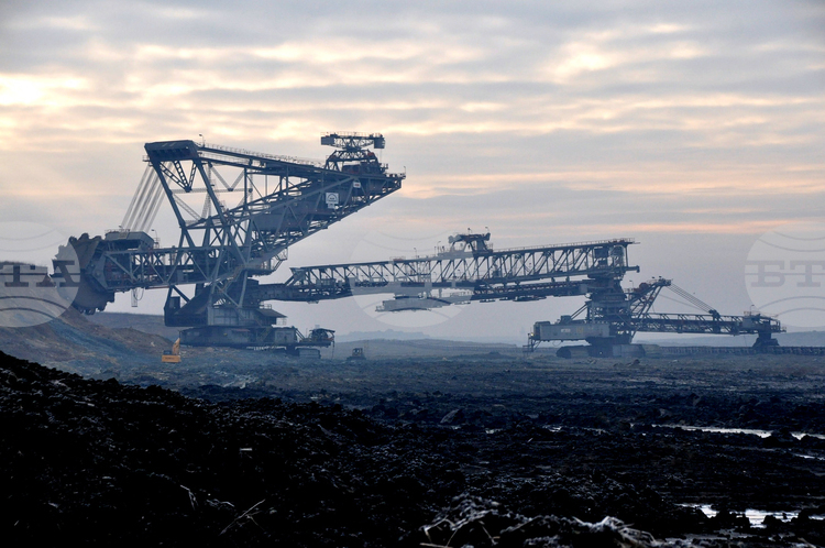 Government, Unions Discuss Worker Protections in Coal Regions During Energy Transition