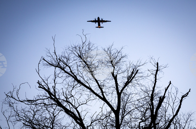 Самолет със 104 души на борда, летящ по вътрешен полет в Афганистан, изчезва от радарите на 3 февруари 2005 г. 