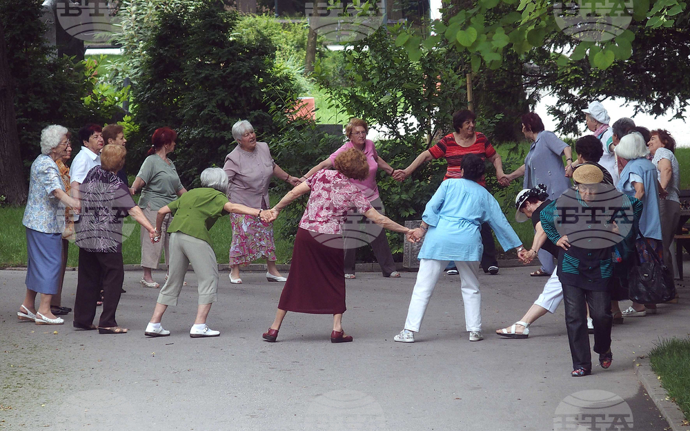 Ever More Bulgarians Work after Retirement, Survey Shows