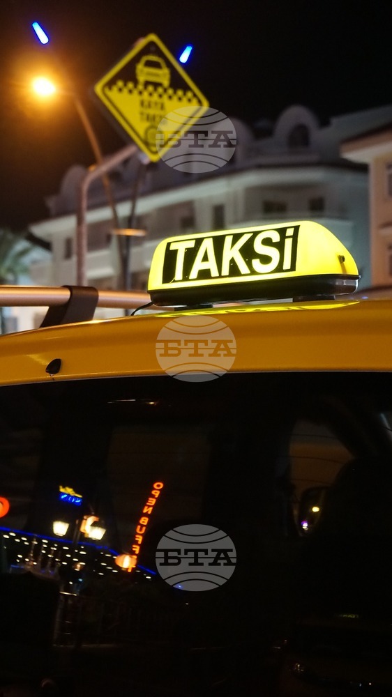 Турските таксиметрови шофьори вече ще изискват лични документи на пътниците