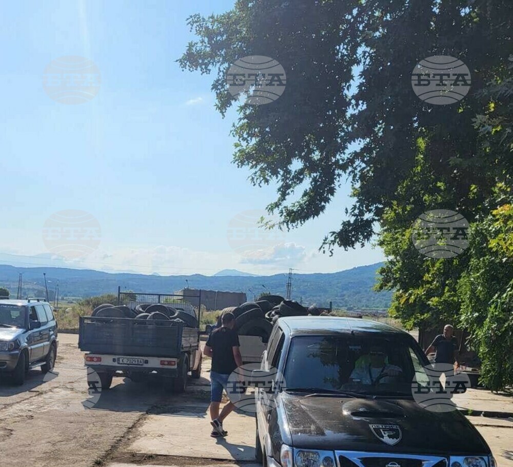 Поредно голямо количество нерегламентирано изхвърлени стари автомобилни гуми са събрани от звено „Общинска охрана“ в Петрич