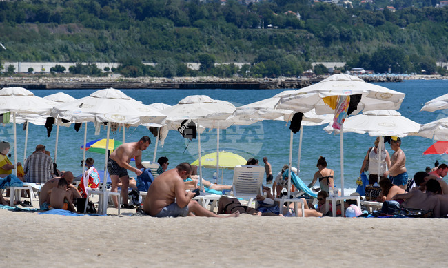 Морската вода в района на Офицерския плаж във Варна е с отлично качество и годна за къпане, сочат данни на РЗИ