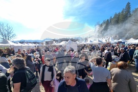 Априлци - Празник на греяната ракия и сланина