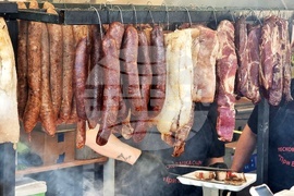 Априлци - Празник на греяната ракия и сланина