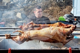 Априлци - Празник на греяната ракия и сланина