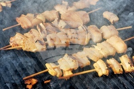 Априлци - Празник на греяната ракия и сланина