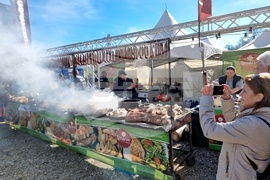 Априлци - Празник на греяната ракия и сланина