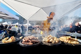 Априлци - Празник на греяната ракия и сланина