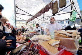 Априлци - Празник на греяната ракия и сланина