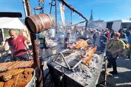 Априлци - Празник на греяната ракия и сланина