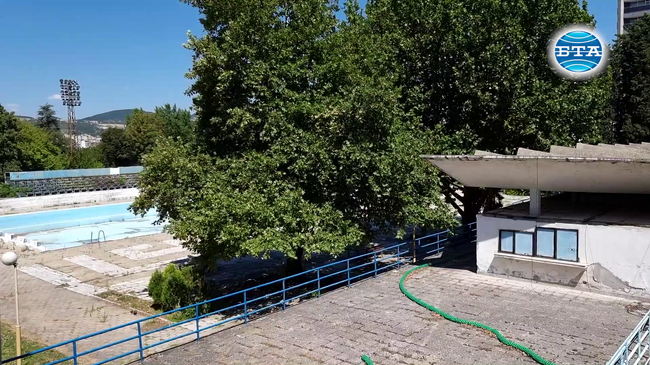 Близо 4000 кърджалийци подкрепиха подписката за пускане в експлоатация на неработещия открит общински плувен басейн