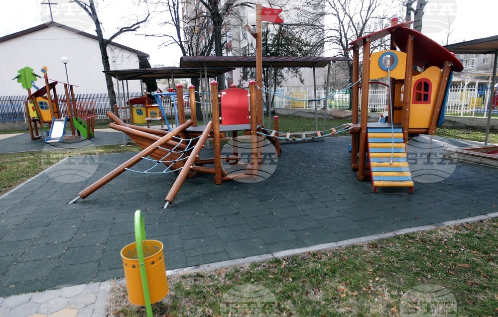 Родители искат единен електронен целогодишен прием за яслите и градините във Варна