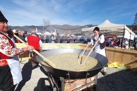 Априлци - празник на сланината и греяната ракия