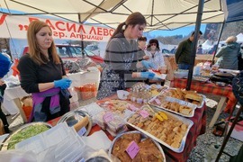 Априлци - празник на сланината и греяната ракия