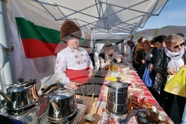 Априлци - празник на сланината и греяната ракия