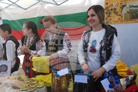 Априлци - празник на сланината и греяната ракия