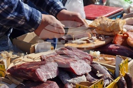 Априлци - празник на сланината и греяната ракия