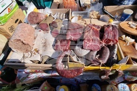 Априлци - празник на сланината и греяната ракия