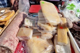 Априлци - празник на сланината и греяната ракия