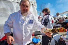 Априлци - празник на сланината и греяната ракия