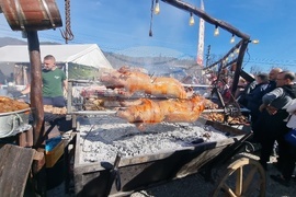 Априлци - празник на сланината и греяната ракия