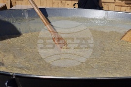 Априлци - празник на сланината и греяната ракия