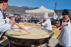 Априлци - празник на сланината и греяната ракия