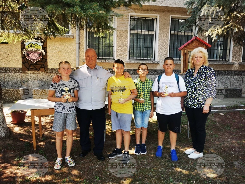 Деца от село Каравелово получиха грамоти за предотвратяване на пожар