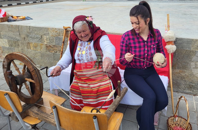 Село Райово - мартенски базар - мартеници