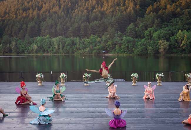 Фестивал "Музи на водата" представя премиера на балетния спектакъл "Сън в лятна нощ"