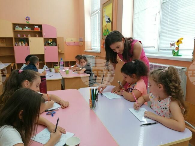 Най-малко 1486 лв. ще е началната заплата за учител от 1 септември